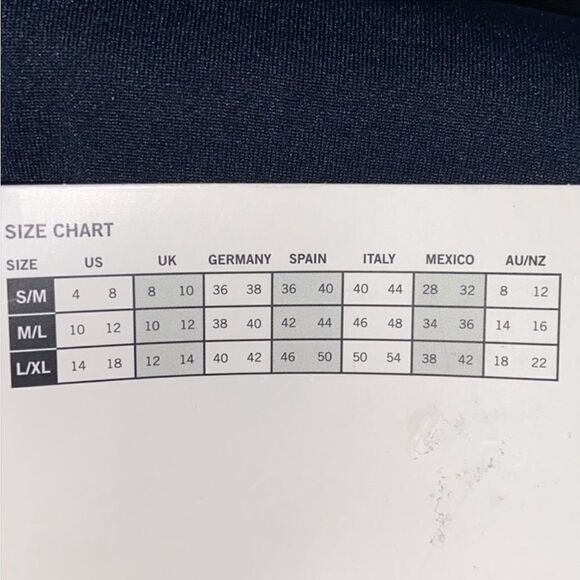 New with tags HUE navy Seamless leggings, size M/L - Picture 7 of 7